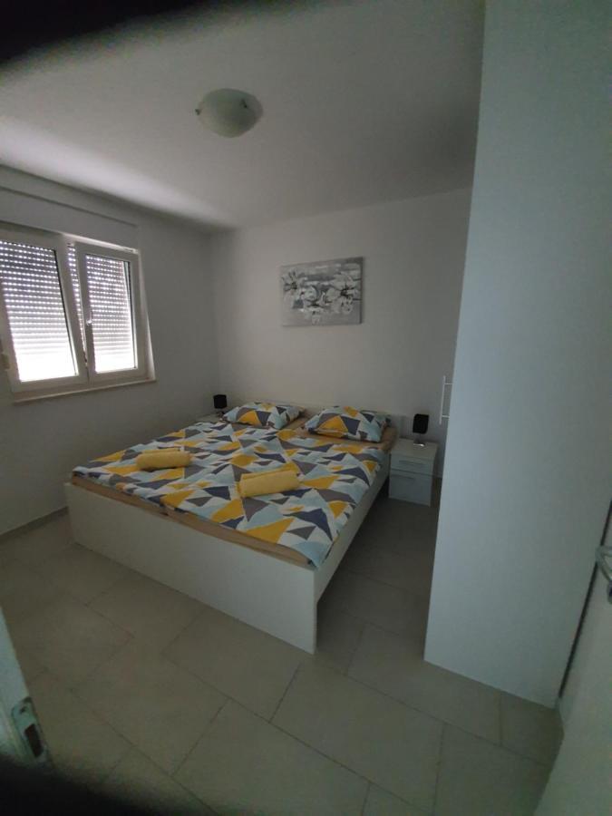 Apartmani Matko Nin Exterior foto
