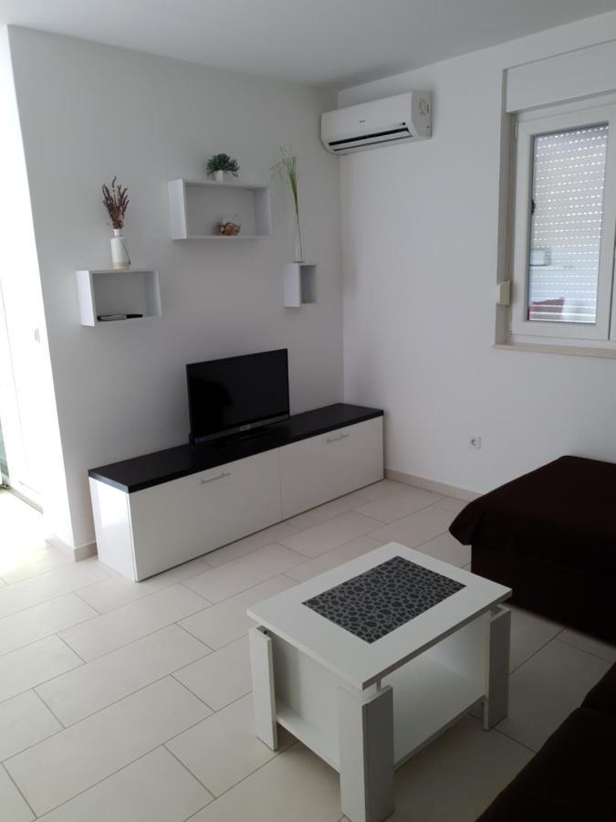 Apartmani Matko Nin Exterior foto
