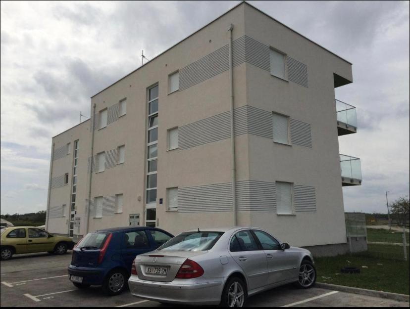 Apartmani Matko Nin Exterior foto